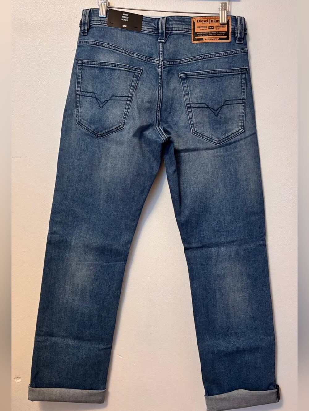 NWT Diesel Men's Straight Leg Jeans – Medium Wash (Brand New) - Picture 4 of 5